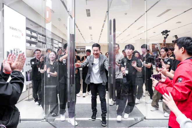 a 研发机器人项目；国内发布「脑机接口标准」 极客早知道PG麻将胡了小米17开售5分钟破国产机销售纪录；Met(图4)