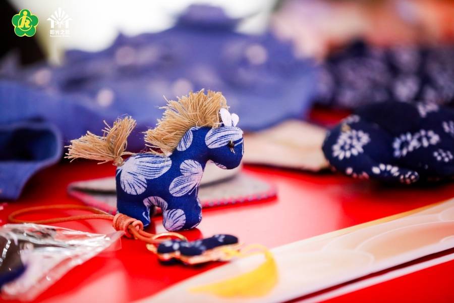 家”公益集市给徐汇西岸带来一片阳光麻将胡了试玩平台新春来临“阳光之(图2) 家”公益集市给徐汇西岸带来一片阳光麻将胡了试玩平台新春来临“阳光之(图2)